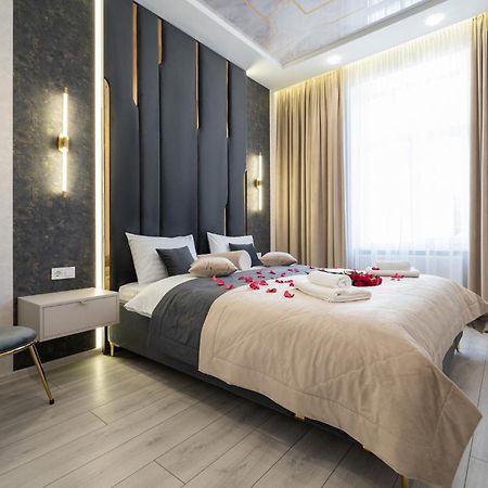 Rynok Square City Center Two Bedroom Apartment! Lviv Kültér fotó