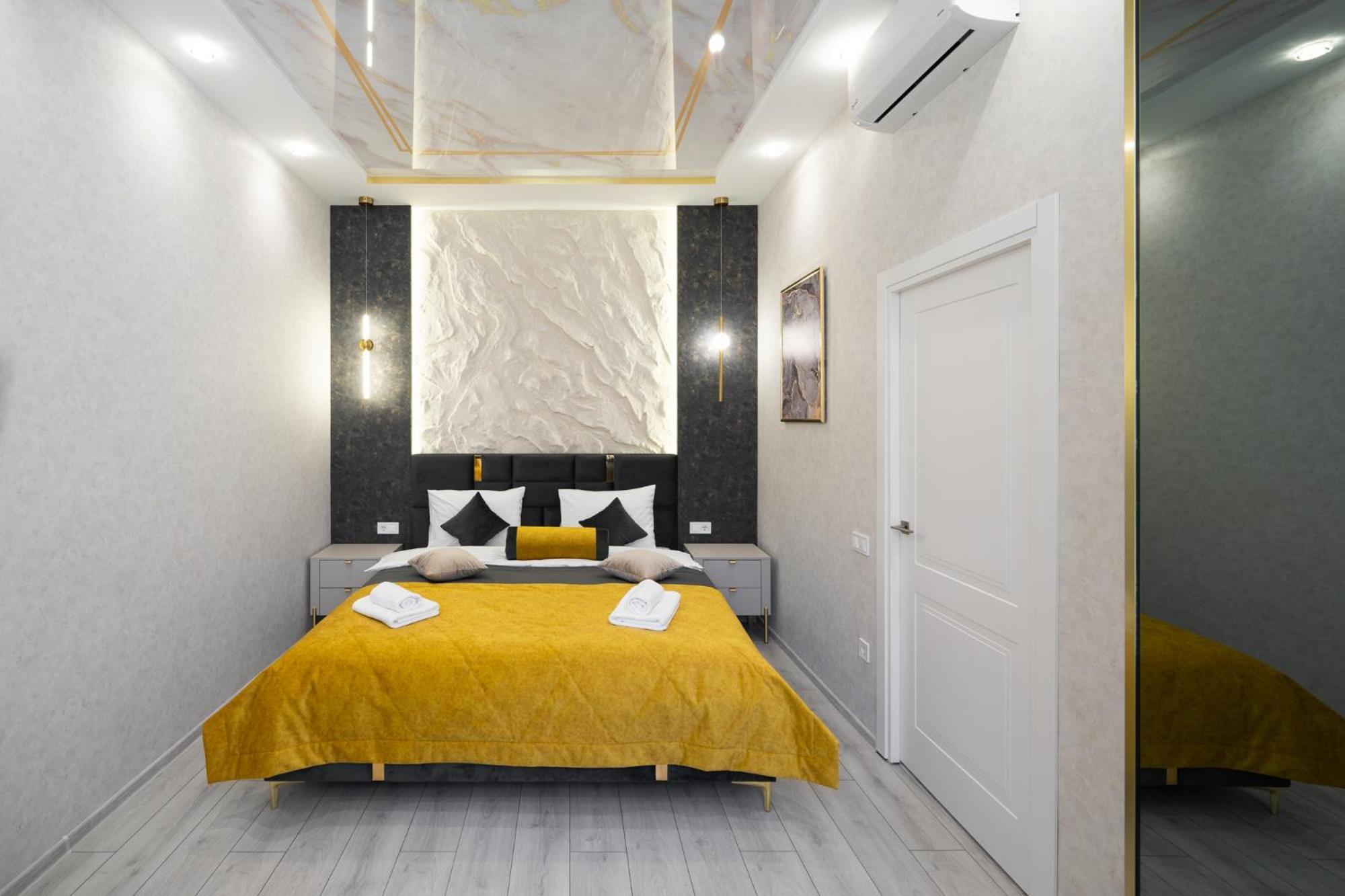Rynok Square City Center Two Bedroom Apartment! Lviv Kültér fotó