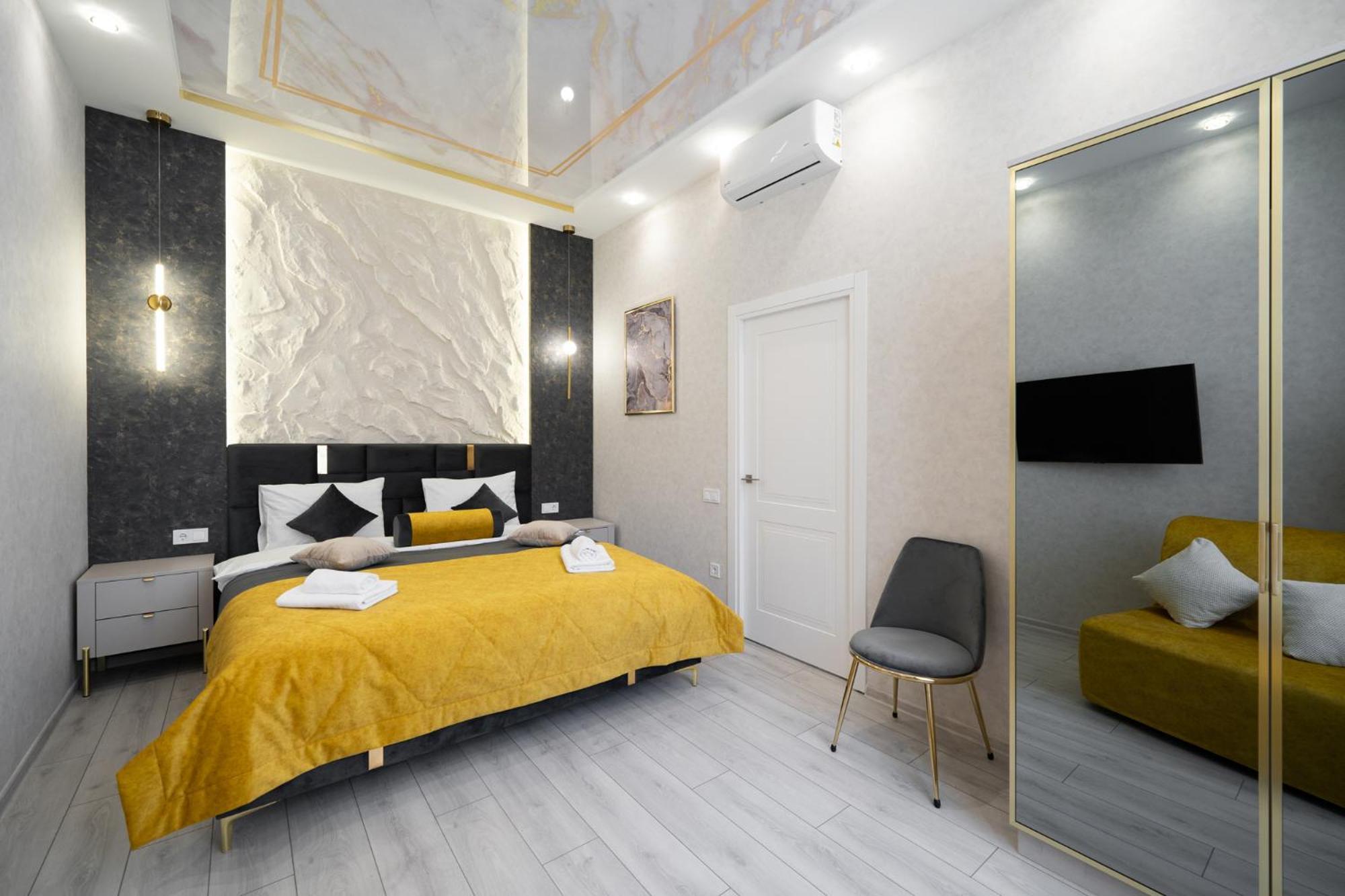 Rynok Square City Center Two Bedroom Apartment! Lviv Kültér fotó