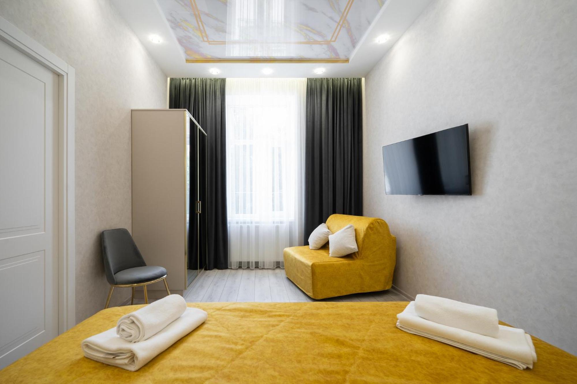 Rynok Square City Center Two Bedroom Apartment! Lviv Kültér fotó